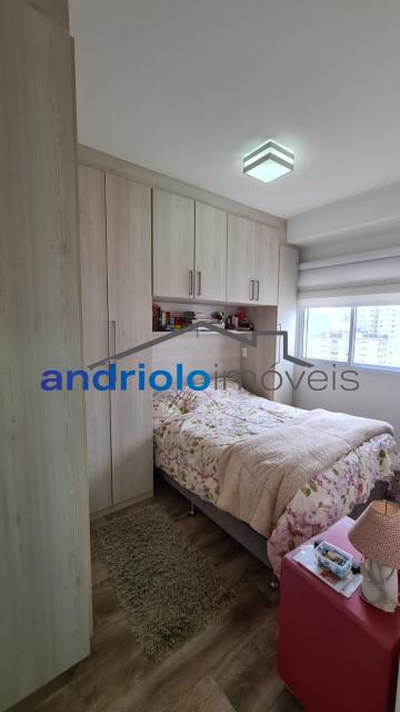 Este excelente apartamento de 60 m² está localizado no Condomínio Sky Campo Belo, na Rua Constantino de Sousa, e oferece um ambiente moderno, funcional e totalmente preparado para quem busca qualidade de vida.

Destaques do imóvel:
60 m² de área privativa, 2 dormitórios, sendo 1 suíte, 2 banheiros,2 salas integradas (estar e jantar), Cozinha planejada, Área de serviço, Varanda/Sacada, Ar-condicionado, Armários embutidos nos dormitórios
1 vaga de garagem coberta
Lazer e infraestrutura do condomínio:
Portaria 24 horas, Academia equipada, Piscina, Quadra poliesportiva, Salão de festas, Salão de jogos, Churrasqueira, Espaço gourmet, Sauna

Localização privilegiada:
Com fácil acesso às principais vias da região e próximo a tudo o que você precisa:

Estação Campo Belo
Estação Brooklin
Escolas e instituições de ensino
Shopping centers
Restaurantes, mercados