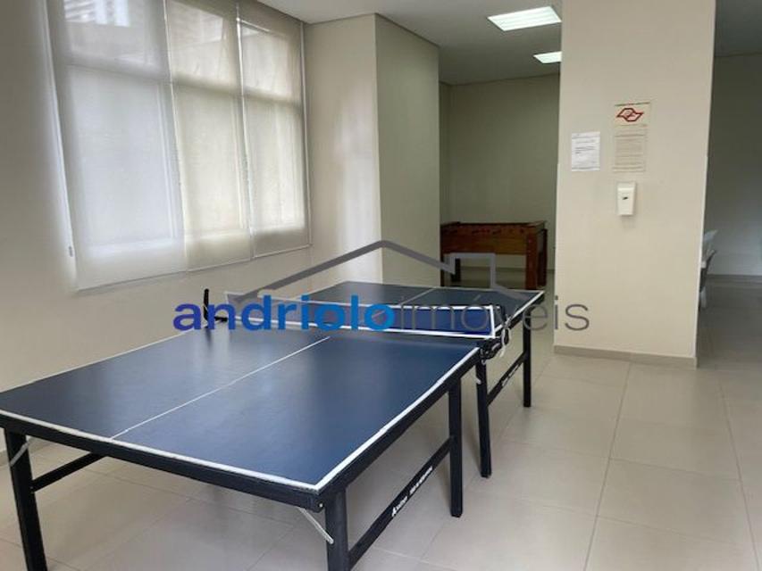 Apartamento sofisticado e mobiliado com requinte em condomínio fechado, ideal para quem busca conforto, praticidade e excelente localização. Com ambientes amplos, modernos e muito bem distribuídos, o imóvel oferece varanda gourmet , churrasqueira a carvão, terraço gourmet e ar-condicionado na varanda, sala e suite.
São 3 dormitórios, todos suítes, além de closet, escritório, lavabo, ampla sala de jantar e estar aconchegantes para receber familiares e amigos com muito estilo. A cozinha conta com armários planejados, área de serviço funcional.
O apartamento possui 2 vagas cobertas, depósito no subsolo e está localizado em andar alto.
O condomínio oferece infraestrutura completa com portaria 24 horas, piscina, sauna, salão de festas, salão de jogos, quadra poliesportiva, enfim lazer completo.
Localização privilegiada, próximo a shopping centers, escolas, transporte público e importantes vias de acesso.