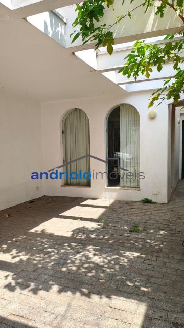 CASA RESIDENCIAL 100m²  com Perto de escolas, Perto de transporte público, Area de Servico, Entrada de Servico Independent, Quintal, Sala de Jantar, 2 Dormitórios, 1 Suites, 2 Banheiros, 2 Salas, 1 Vagas, 1 Garagem, Lavabo, Cozinha, Garagem Coberta, Vaga Coberta. 
Aceita financiamento. 