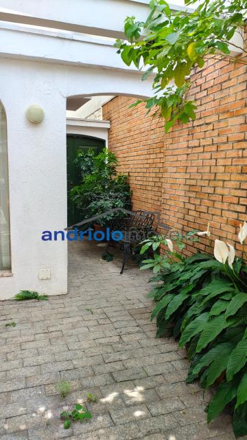 CASA RESIDENCIAL 100m²  com Perto de escolas, Perto de transporte público, Area de Servico, Entrada de Servico Independent, Quintal, Sala de Jantar, 2 Dormitórios, 1 Suites, 2 Banheiros, 2 Salas, 1 Vagas, 1 Garagem, Lavabo, Cozinha, Garagem Coberta, Vaga Coberta. 
Aceita financiamento. 