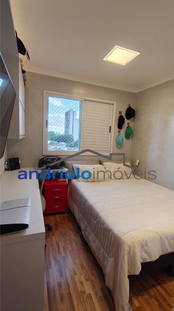 Maravilhoso apartamento em condomínio clube. Localizado na zona sul de São Paulo na Rua do Carreiro de Pedra. Apartamento com 121m², Reformado totalmente. Com 3 Dormitórios sendo 1 suíte, 2 Banheiros, 1 Sala, Lavabo, Cozinha, Sala de Jantar, Area de Serviço, Armários planejados, Closet, Escritório, cozinha conceito aberto, Fechadura eletrônica nas duas portas principais, Varanda gourmet, Churrasqueira, 2 vagas na garagem. Área comum com Piscinas sendo uma aquecida, playground, quadra poliesportiva, sala de ginástica, salões de festa, sauna, salão de jogos, brinquedoteca, bicicletário, assessoria esportiva. Condomínio com segurança patrimonial, elevadores, gerador, 2 portarias sendo uma de serviço e outra social, segurança e monitoramento por câmeras. Consumo de gás individualizado. Garantias Aceita para a locação: Seguro fiança ou titulo de capitalização a ser ofertado e analisado.
Não é permitido PET.