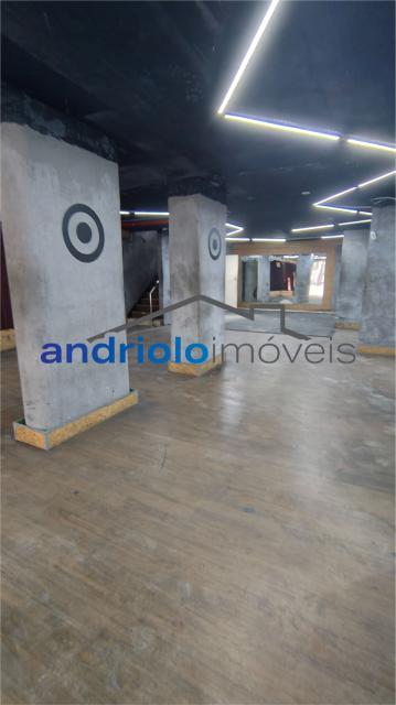 Ampla loja com 98m²  proxima a rua Santa Ifigenia e a Rua Casper Libero, com 4 Banheiros, mezzanino.
Excelente local para comercio, com movimento.
Temos plantonista no local as terças, quintas e sabados.
Venha conhecer.