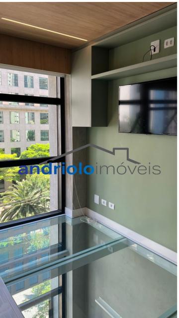 APARTAMENTO duplex de 50m², Perto de Shopping Center, Perto de escolas, Perto de transporte público, Perto de vias de acesso, Portaria 24h, apartamento mobiliado com sacada integrada a cozinha, armário de cozinha, armário embutido, 1 dormitório, 1 banheiro, sala, 1 vaga de garagem, ar condicionado, porta com senha eletrônica + fechadura tetra, geladeira com freezer, micro-ondas, forninho elétrico, cooktop 2 bocas, Filtro, tv de 65 polegadas novinha, Mesa em madeira com 4 cadeiras em madeira maciça, sofá cama novo sem uso, cortinas black out, tv de 42 polegadas no quarto, cama e colchão novos, ducha Deca, box em vidro. Area do condomínio: piscina, academia com aparelhos Life fitness, lavanderia coletiva, sauna, solariim e sala de yoga. Há serviço de arrumação todos os dias: louça lavada/ cama feita/ feita lixo/ varre o apto.( já está incluso no condomínio).