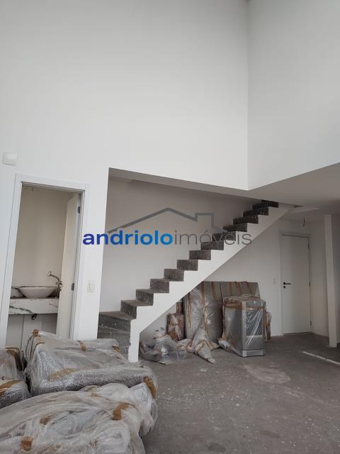 Viva com estilo e elegância nesta maravilhosa cobertura duplex com pé direito duplo! Localizada em uma das áreas mais desejadas do Alto da Boa Vista, esta cobertura oferece uma vista espetacular e uma infraestrutura completa.
Características do Imóvel: 76m² de área privativa, Imóvel no contrapiso, pronto para personalização, 1 suíte com varanda privativa, 2 banheiros + lavabo, Cozinha, sala de estar e jantar, área de serviço, varanda para momentos de lazer, 1 vaga de garagem coberta.
Condomínio Completo: Portaria 24h para sua segurança, Piscina para relaxar e se refrescar, Estrutura moderna e bem localizada, Aproveite essa oportunidade única de adquirir uma cobertura exclusiva no Alto da Boa Vista, com potencial de customização e todos os benefícios de um condomínio completo.

Para mais informações ou agendar uma visita, entre em contato conosco!