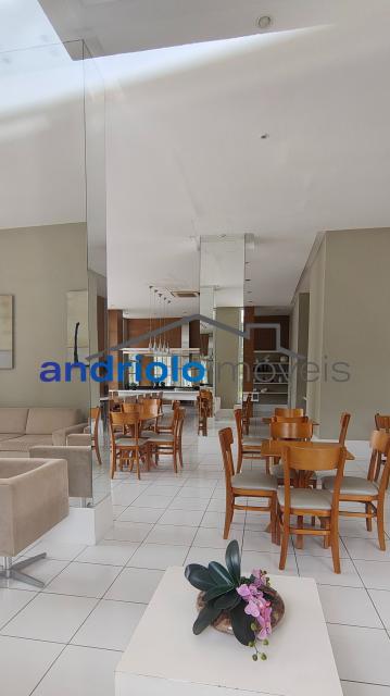 Este amplo apartamento residencial de 110m² oferece uma planta bem distribuída e ambientes aconchegantes, ideal para quem busca morar em um condomínio completo.
3 dormitórios, sendo 1 suíte
2 salas amplas (estar e jantar)
Varanda gourmet com churrasqueira a carvão
Cozinha com armários planejados
Área de serviço
Dependência de empregada com WC
Lavabo
Armários embutidos
4 banheiros no total
2 vagas de garagem cobertas + depósito no subsolo

Estrutura do condomínio:

Condomínio fechado com portaria 24h e segurança patrimonial
Piscina
Academia (sala de ginástica)
Quadra poliesportiva
Pista de cooper
Salão de festas
Salão de jogos
Sauna
Localização privilegiada:

Próximo a escolas e comercios