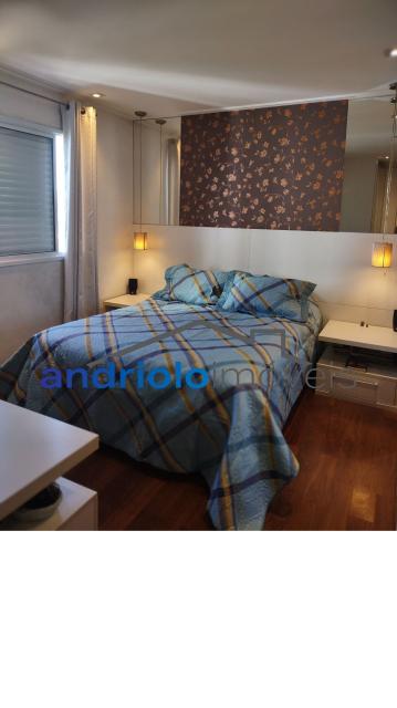 Apartamento espaçoso e elegante em condomínio fechado na Granja Julieta. Planta bem distribuída, com excelente acabamento e varanda gourmet. Perfeito para quem busca conforto, lazer e segurança em localização privilegiada.

3 dormitórios, sendo 1 suíte com closet

4 banheiros (incluindo lavabo)

2 salas (estar e jantar)

Cozinha planejada com armários

Área de serviço

Terraço gourmet com churrasqueira

Varanda

Sacada

Armários embutidos

2 vagas cobertas de garagem + garagem rotativa para visitantes

Lazer e estrutura do condomínio: assessoria esportiva

Portaria 24h e segurança patrimonial

Piscina

Playground

Quadra poliesportiva

Sala de ginástica

Sauna

Salão de festas

Salão de jogos

Elevador

Interfone

Gerador

Detalhes do prédio:

23 andares

4 apartamentos por andar

Localização excelente:
? Próximo ao Shopping
? Perto de escolas e transporte público
? Fácil acesso às principais vias

Agende uma visita