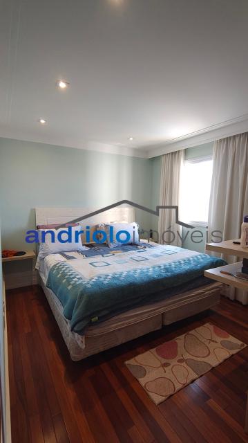Excelente apartamento em condomínio fechado na Granja Julieta, com planta inteligente e ambientes amplos. Ideal para quem busca conforto, segurança e praticidade em uma das regiões mais valorizadas da zona sul de São Paulo.

3 dormitórios, todos suítes

5 banheiros (incluindo lavabo e WC de serviço)

2 salas (estar e jantar)

Terraço gourmet com churrasqueira

Cozinha planejada

Área de serviço com dependência de empregada

Closet

Armários embutidos

2 vagas cobertas

Infraestrutura do condomínio:

Portaria 24h

Segurança patrimonial

Piscina

Playground

Quadra poliesportiva

Sala de ginástica

Sauna

Salão de festas

Salão de jogos

Elevador

Gerador

Interfone

Características do prédio:

23 andares
4 apartamentos por andar

Localização privilegiada:
?  Próximo ao Shopping, escolas e transporte público
? Fácil acesso às principais vias da região

Agende sua visita