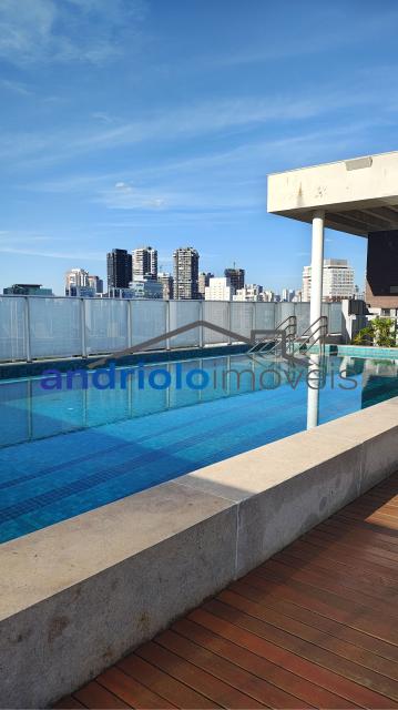 Studio moderno e bem localizado, ideal para quem busca praticidade e mobilidade na zona sul de São Paulo.

34m² bem distribuídos

Ambiente integrado

1 banheiro

1 vaga de garagem

Condomínio com:

Portaria 24h

Segurança

Vaga DE GARAGEM
Academia
Piscina
Lavanderia
Salão de festas
Sala Home office

Localização privilegiada:
? Próximo ao Shopping
? Próximo a escolas
? Fácil acesso ao transporte público e principais vias

Condições:
[inserir valor do aluguel, condomínio e IPTU se desejar]

Agende sua visita!