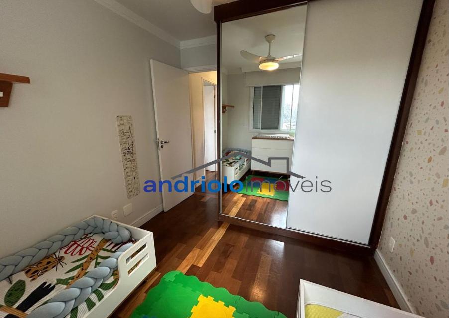 Apartamento à venda com 121m², localizado na Rua Carreiro de Pedra, nº 111, em condomínio fechado com excelente infraestrutura e segurança.

O imóvel conta com 3 dormitórios, sendo 1 suíte, 4 banheiros, lavabo, 2 salas amplas, cozinha com armários, área de serviço, escritório e ar-condicionado. Possui armários embutidos, varanda, sacada e um excelente terraço gourmet com churrasqueira, ideal para receber amigos e família.

O condomínio oferece lazer completo, com portaria 24h, segurança patrimonial, piscina, academia, salão de festas, salão de jogos, sauna, playground e quadra poliesportiva. Torre com 23 andares, sendo 4 unidades por andar. Conta ainda com 2 vagas de garagem cobertas.

Localização privilegiada, próxima a shoppings, escolas, transporte público e principais vias de acesso, proporcionando comodidade e fácil deslocamento.

Aceita financiamento e uso de FGTS.