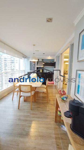Apartamento sofisticado e mobiliado com requinte em condomínio fechado, ideal para quem busca conforto, praticidade e excelente localização. Com ambientes amplos, modernos e muito bem distribuídos, o imóvel oferece varanda gourmet , churrasqueira a carvão, terraço gourmet e ar-condicionado na varanda, sala e suite.
São 3 dormitórios, todos suítes, além de closet, escritório, lavabo, ampla sala de jantar e estar aconchegantes para receber familiares e amigos com muito estilo. A cozinha conta com armários planejados, área de serviço funcional.
O apartamento possui 2 vagas cobertas, depósito no subsolo e está localizado em andar alto.
O condomínio oferece infraestrutura completa com portaria 24 horas, piscina, sauna, salão de festas, salão de jogos, quadra poliesportiva, enfim lazer completo.
Localização privilegiada, próximo a shopping centers, escolas, transporte público e importantes vias de acesso.