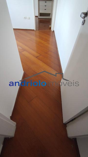 CASA RESIDENCIAL 184m²  com Area de Servico, Armario de Cozinha, Armario Embutido, Churrasqueira, Closet, Despensa, Entrada de Servico Independent, Quintal, Sala de Jantar, 3 Dormitórios, 1 Suites, 4 Banheiros, 2 Salas, 2 Vagas, 2 Garagem, Ar Condicionado, Lavabo, Cozinha, Dormitório Empregada, Garagem Coberta, Edicula, Vaga Coberta. Aceita financiamento. 