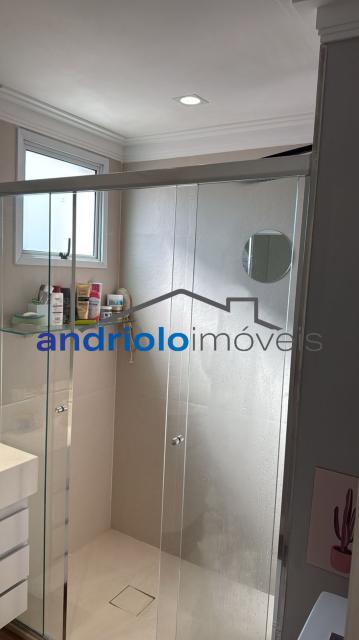 Excelente apartamento em condomínio fechado, com localização privilegiada, próximo a shopping centers, escolas e principais vias de acesso.

Destaques do imóvel:

2 dormitórios, sendo 2 suítes

3 banheiros

2 salas (estar e jantar)

Lavabo

Cozinha planejada com armários

Área de serviço

Varanda e terraço gourmet com churrasqueira

Closet e armários embutidos

Ar-condicionado

2 vagas cobertas de garagem (rotativas)

Sacada ampla e arejada

Lazer e infraestrutura do condomínio:

Piscina, sauna e salão de festas

Churrasqueira e espaço gourmet

Quadra poliesportiva, sala de ginástica e salão de jogos

Portaria 24h e segurança patrimonial

Elevador, gerador, interfone

Ambiente familiar e seguro

Condomínio com 23 andares e apenas 4 apartamentos por andar, garantindo privacidade e conforto.

Agende sua visita e venha conhecer seu novo lar!