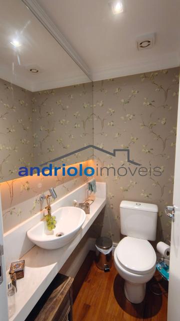 Este belíssimo apartamento residencial de 154m² oferece ambientes amplos, bem distribuídos e infraestrutura completa para toda a família.
O imóvel conta com 4 dormitórios, sendo 3 suítes. Um dos dormitórios foi adaptado para uma aconchegante sala de TV ou ate mesmo para receber visitas, proporcionando ainda mais conforto e versatilidade aos ambientes. Possui amplo closet, lavabo, 5 banheiros, sala de jantar e uma maravilhosa varanda gourmet com churrasqueira a carvão, ideal para receber amigos e familiares.
Conta ainda com ar-condicionado de primeira linha, recentemente substituído, garantindo maior eficiência, conforto térmico e modernidade ao imóvel. Além disso, possui armários embutidos, armários de cozinha, área de serviço, WC de empregada, cozinha funcional.
O condomínio oferece lazer completo, segurança e comodidade para toda a família:
O imóvel possui 2 vagas cobertas de garagem, com fácil acesso às principais vias da região, próximo a shopping centers, escolas e transporte 