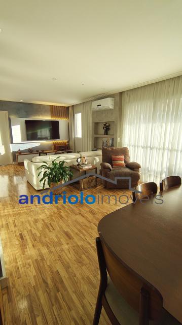 Maravilhoso apartamento em condomínio clube. Localizado na zona sul de São Paulo na Rua do Carreiro de Pedra. Apartamento com 121m², Reformado totalmente. Com 3 Dormitórios sendo 1 suíte, 2 Banheiros, 1 Sala, Lavabo, Cozinha, Sala de Jantar, Area de Serviço, Armários planejados, Closet, Escritório, cozinha conceito aberto, Fechadura eletrônica nas duas portas principais, Varanda gourmet, Churrasqueira, 2 vagas na garagem. Área comum com Piscinas sendo uma aquecida, playground, quadra poliesportiva, sala de ginástica, salões de festa, sauna, salão de jogos, brinquedoteca, bicicletário, assessoria esportiva. Condomínio com segurança patrimonial, elevadores, gerador, 2 portarias sendo uma de serviço e outra social, segurança e monitoramento por câmeras. Consumo de gás individualizado. Garantias Aceita para a locação: Seguro fiança ou titulo de capitalização a ser ofertado e analisado.
Não é permitido PET.