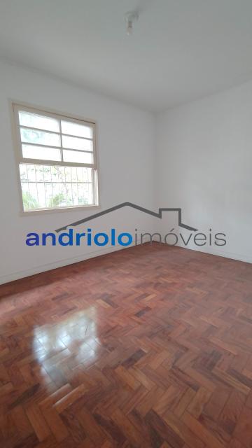 CASA RESIDENCIAL 190m²  com Perto de escolas, Perto de transporte público, Perto de vias de acesso, Area de Servico, Entrada Lateral, Escritorio, Quintal, Sala de Jantar, 3 Dormitórios, 3 Banheiros, 2 Salas, 2 Garagem, Ar Condicionado, Lavabo, Cozinha, Edicula, Jardim. 
EXCELENTE NEGOCIO