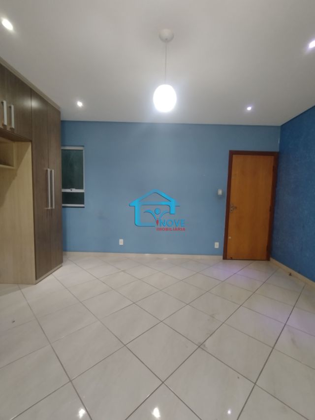 82d27956-edff-4bea-aa93-94380cd41814-Inove Imobiliaria SOBRADO Parque Santa Laura 15817 Sobrado à venda na região de Ferraz de Vasconcelos, medindo aproximadamente 290m². 