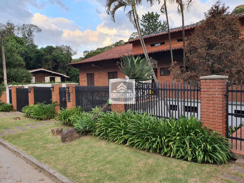 Linda casa a venda no Condomínio  Alpes da Cantareira