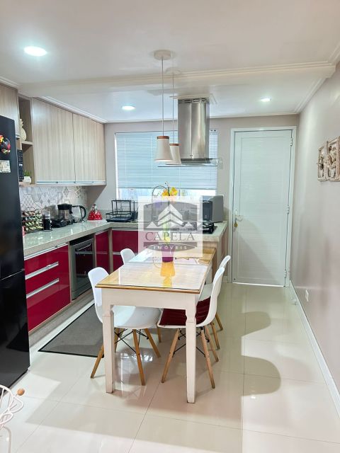 Lindo sobrado para venda de 4 dormitórios no Residencial Santa Terezinha