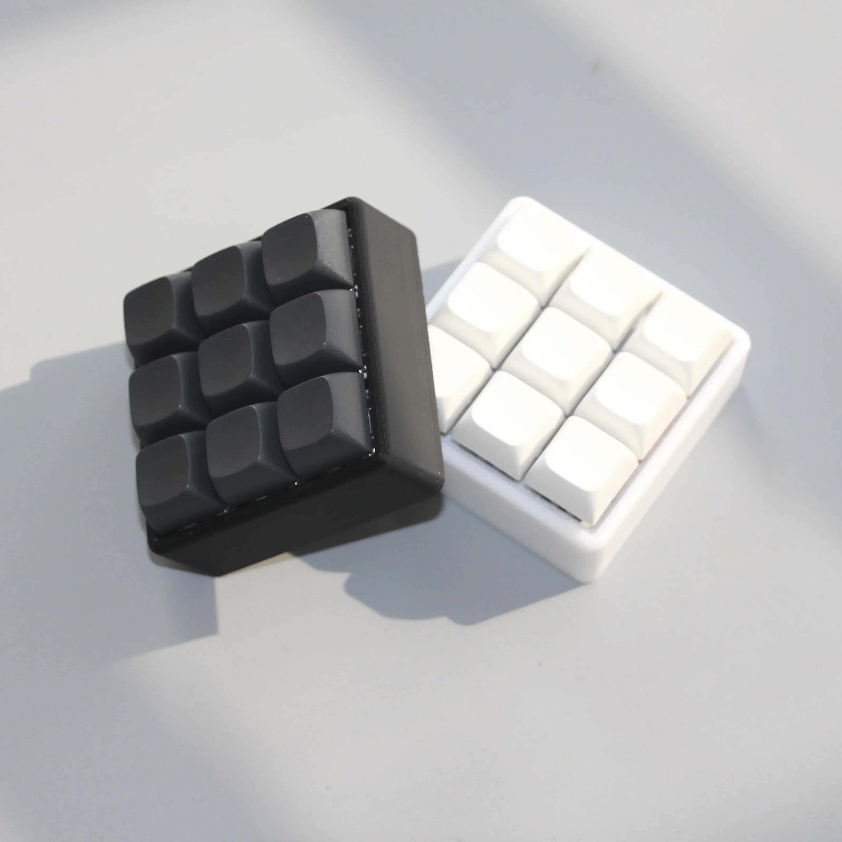 Mini Teclado Gamer VIA Remap Programável de 9 Teclas RGB Hotswap com Switches Mecânicos MX e Configuração de Macro Mini Teclado Gamer VIA Remap Programável de 9 Teclas RGB Hotswap com Switches Mecânicos MX e Configuração de Macro