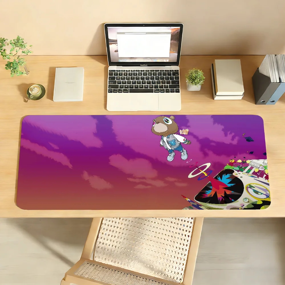 Mouse Pad Antiderrapante Singer K-Kanye W-West para Mesa, Acessório para PC e Laptop, Tapete de Borracha Grande para Teclado de Escritório, Decoração para Gamers Mouse Pad Antiderrapante Singer K-Kanye W-West para Mesa, Acessório para PC e Laptop, Tapete de Borracha Grande para Teclado de Escritório, Decoração para Gamers