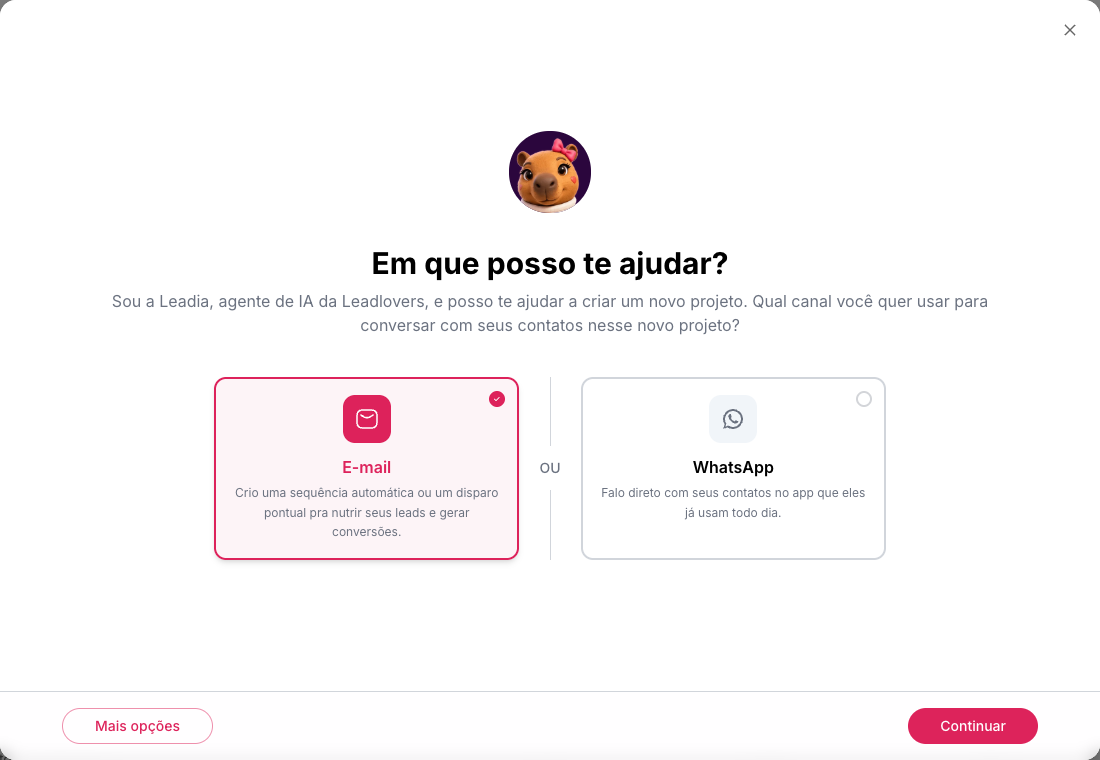 Janela da Leadia, agente de IA da leadlovers, com a pergunta Em que posso te ajudar?, as opções E-mail e WhatsApp e os botões Mais opções e Continuar