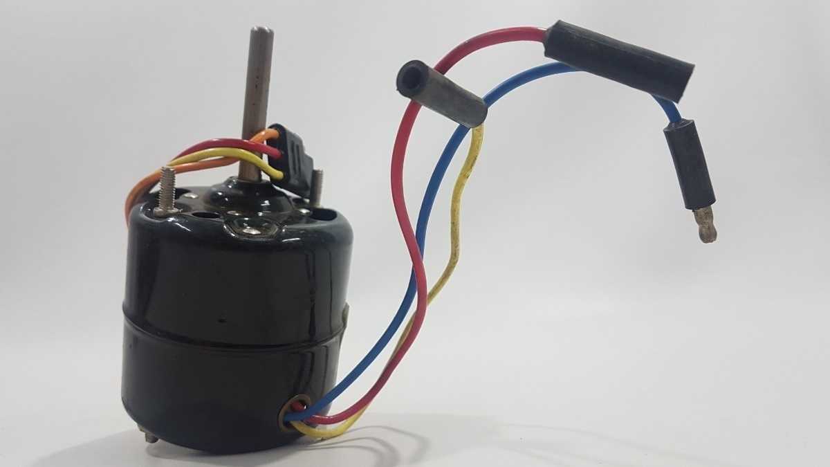 MOTOR CAIXA EVAPORADORA UNIVERSAL 12V 3 VELOCIDADE S/TURBINA 1 EIXO