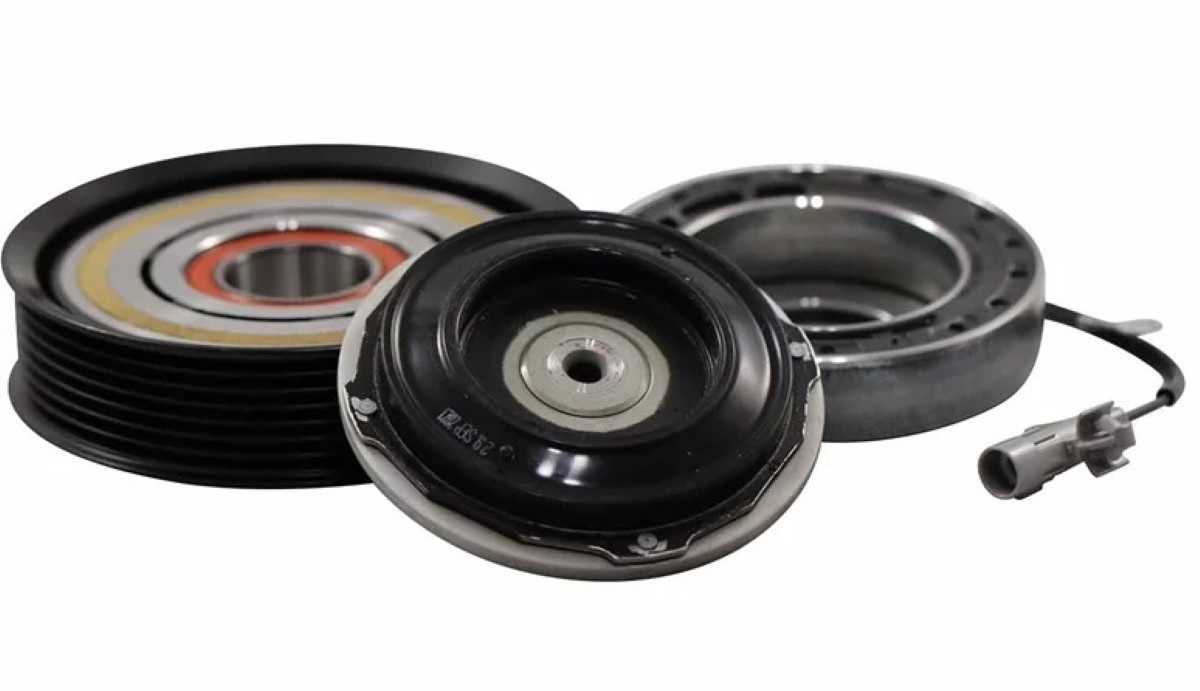 CONJUNTO EMBREAGEM MODELO 10SRE15C TOYOTA HILUX 2.8 DIESEL/ 2.7 FLEX 2016> - 12V POLIA 7PK 110MM 
