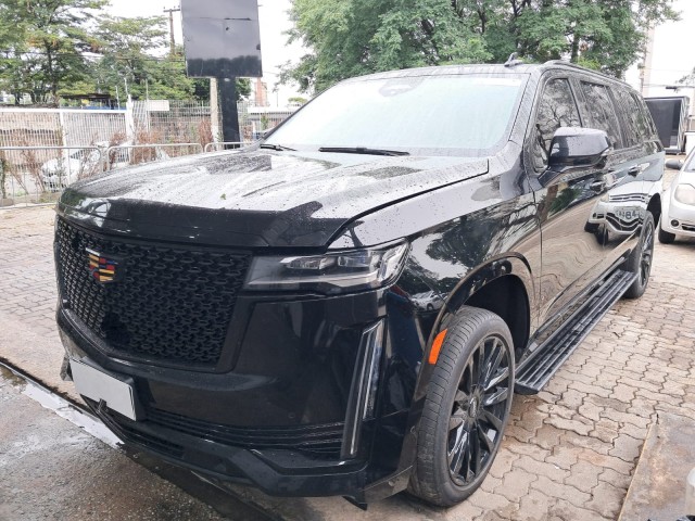 Veículo Cadillac Escalade CADILLAC ESCALADE 6.2 V8 GASOLINA ESV PREMIUM LUXURY 4WD AUTOMÁTICO 2022/2022 2022 em leilão