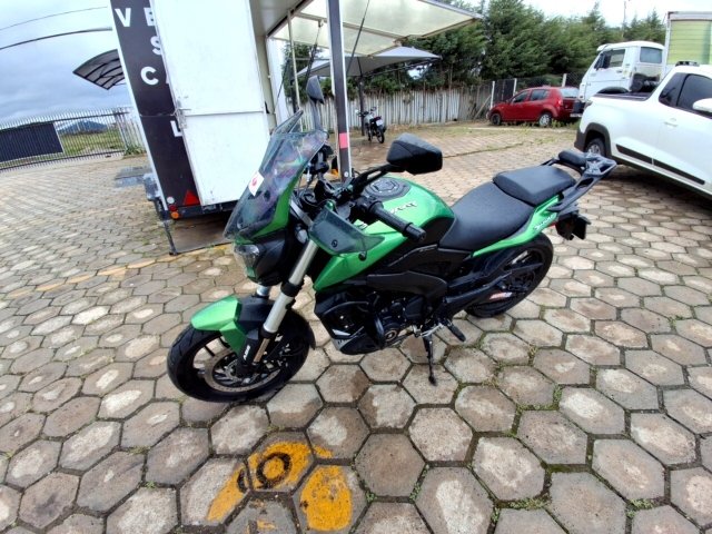 BAJAJ DOMINAR 400  Frente Motorista