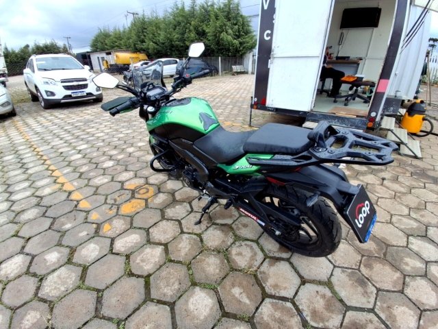 BAJAJ DOMINAR 400  Traseira Motorista