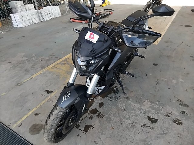 Bajaj Dominar D400 T 2023/2024 com avarias e não funcionando