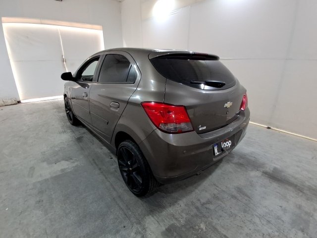 CHEVROLET ONIX 1.4MT LTZ Traseira Motorista