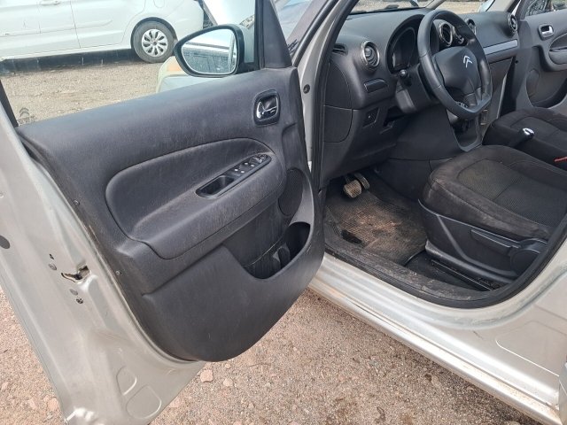 Vehicle_photo_12
