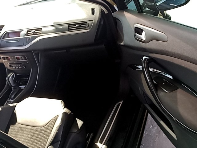 Vehicle_photo_9