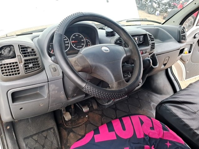 Vehicle_photo_7