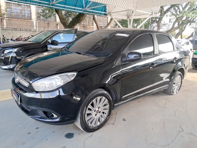 Veículo Fiat Grand Siena Fiat Grand Siena Essence 1.6 2014/2015 com avarias e sem funcionamento 2015 em leilão