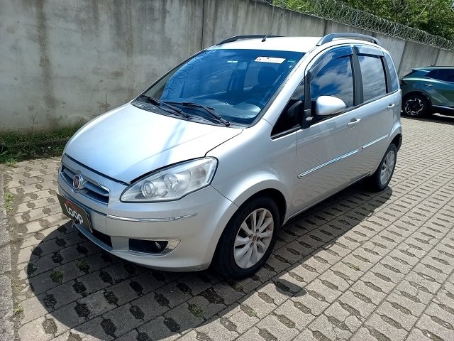 FIAT IDEA ESSENCE 1.6 Frente Motorista
