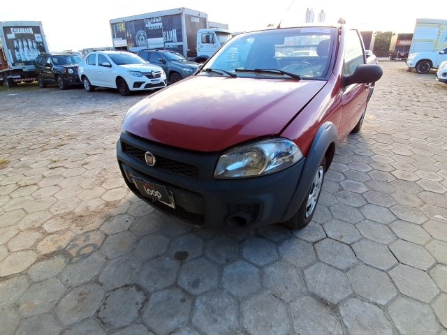 Fiat Strada Working 2015 Conservado com reparos