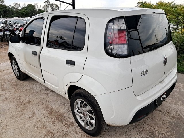 FIAT UNO ATTRACTIVE 1.0 Traseira Motorista