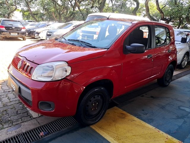 Veículo Fiat Uno Fiat Uno Vivace 1.0 2012/2013 com avarias e funcionamento 2013 em leilão