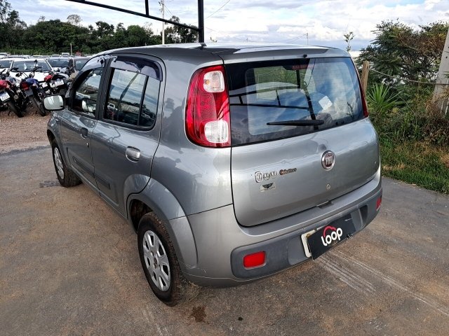 FIAT UNO VIVACE 1.0 Traseira Motorista