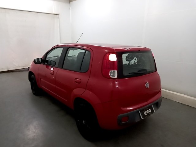 FIAT UNO VIVACE 1.0 Traseira Motorista