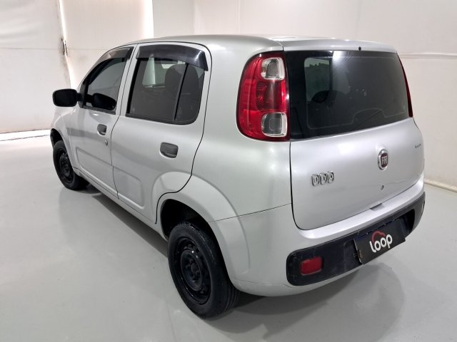 FIAT UNO VIVACE 1.0 Traseira Motorista