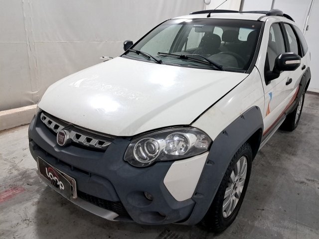 Veículo Fiat Weekend Fiat Weekend Adventure 2015 Conservado com avarias e não funcionando 2015 em leilão