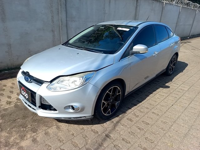 FORD FOCUS TI AT 2.0 S Frente Motorista