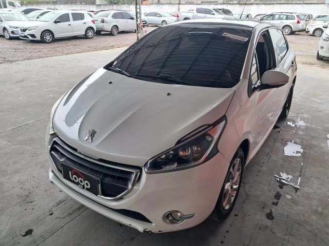 Veículo Peugeot 208 Peugeot 208 Allure 2013/2014 com avarias e teto solar 2014 em leilão