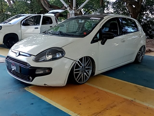 Veículo Fiat Punto Fiat Punto Essence 1.6 2014 Conservado com avarias estruturais 2014 em leilão