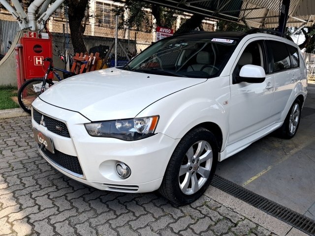 Veículo Mitsubishi Outlander MITSUBISHI OUTLANDER 3.0 GT 4X4 V6 24V GASOLINA 4P AUTOMÁTICO 2012/2013 2013 em leilão
