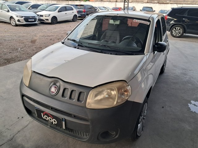 Fiat Uno Vivace 1.0 2010/2011 com avarias e sem chave