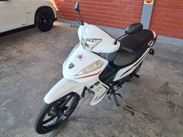 Bull KRC50 2023/2024 com avarias, sem chave, não funcionando